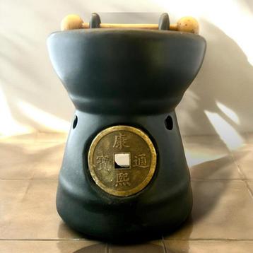 Chinese aromatische oliebrander. beschikbaar voor biedingen
