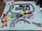Duplo Lego rails, wagons, intelli trein en codestenen, Duplo, Ophalen of Verzenden, Zo goed als nieuw