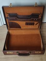 Lederen aktekoffer, Sieraden, Tassen en Uiterlijk, Koffers, Gebruikt, Slot, Ophalen of Verzenden, Minder dan 35 cm