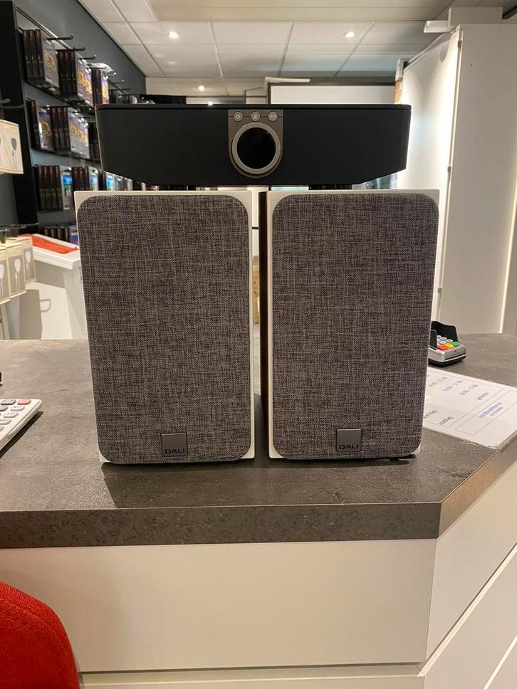 Dali Oberon 1C actieve luidspreker set met Dali SoundHUB, Audio, Tv en Foto, Luidsprekers, Zo goed als nieuw, Front, Rear of Stereo speakers