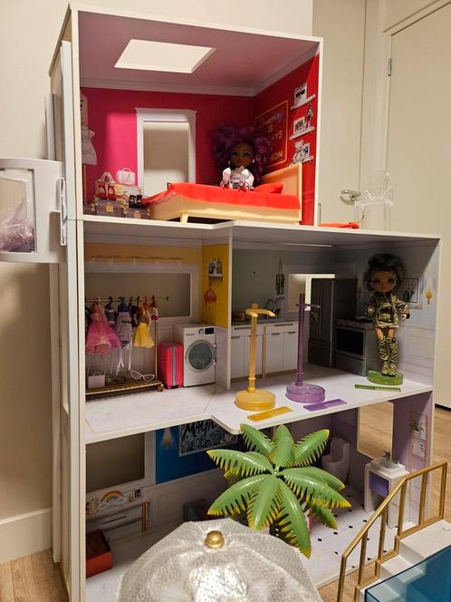 Rainbow high poppenhuis, poppen, zwembad en kledingkast, Kinderen en Baby's, Speelgoed | Poppen, Zo goed als nieuw, Overige typen