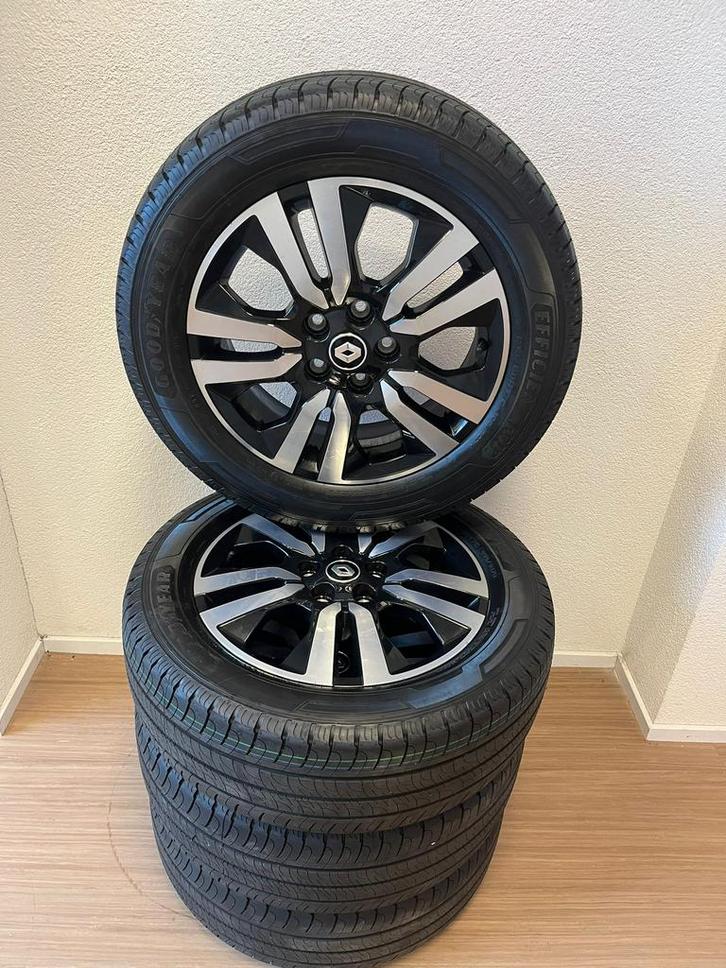 17" Nieuwe Originele Renault Trafic Goodyear Zomerset, Auto-onderdelen, Banden en Velgen, Banden en Velgen, Zomerbanden, 17 inch
