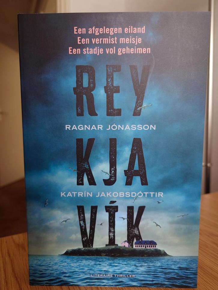 Ragnar Jónasson - Reykjavík, Boeken, Thrillers, Zo goed als nieuw, Nederland, Ophalen of Verzenden