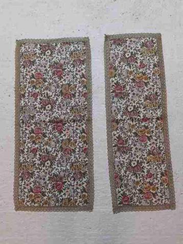 Set van 2 retro vintage tafelkleedjes goud bloem beschikbaar voor biedingen