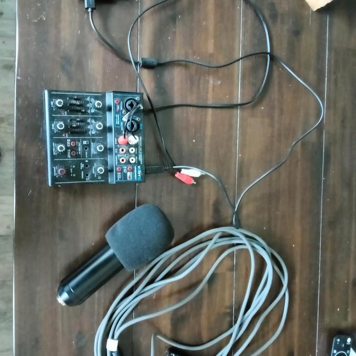 Compacte Audio Mixer met Microfoon, Muziek en Instrumenten, Mengpanelen, Gebruikt, Minder dan 5 kanalen, Microfooningang, Ophalen of Verzenden