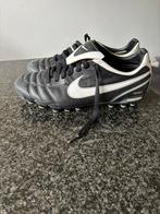 Voetbalschoenen kunstgras Nike tiempo maat 41, Sport en Fitness, Voetbal, Ophalen of Verzenden