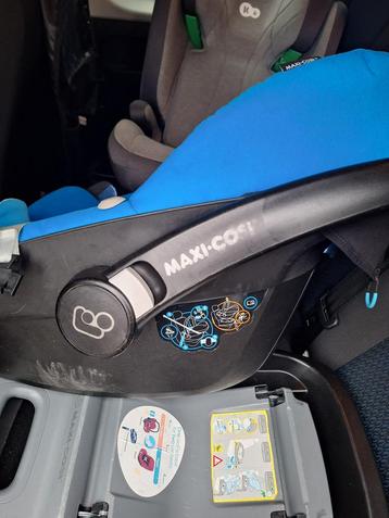 Maxi cosi met family fix beschikbaar voor biedingen