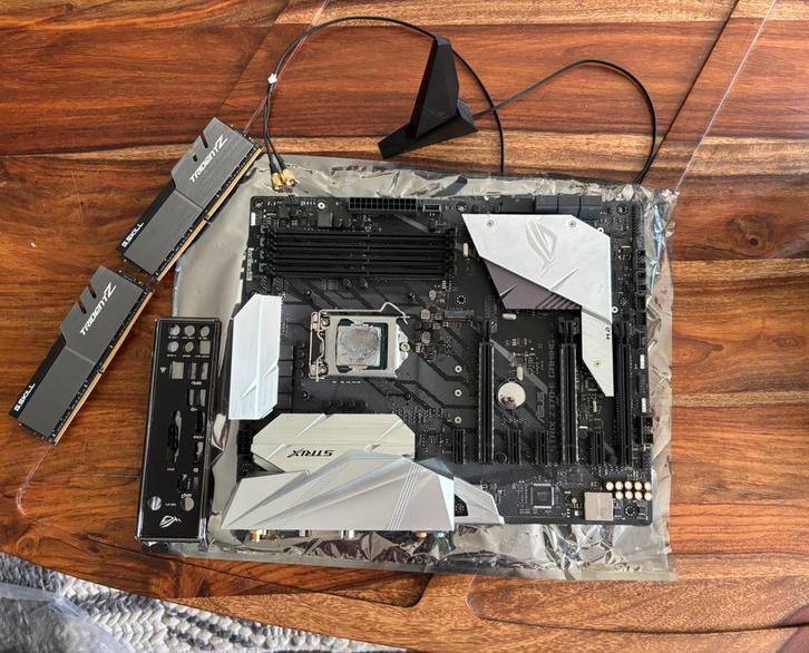 ASUS ROG Strix Z370-E + i7-8700K + 32GB G.Skill DDR4, Computers en Software, Moederborden, Gebruikt, Intel, DDR4, Ophalen