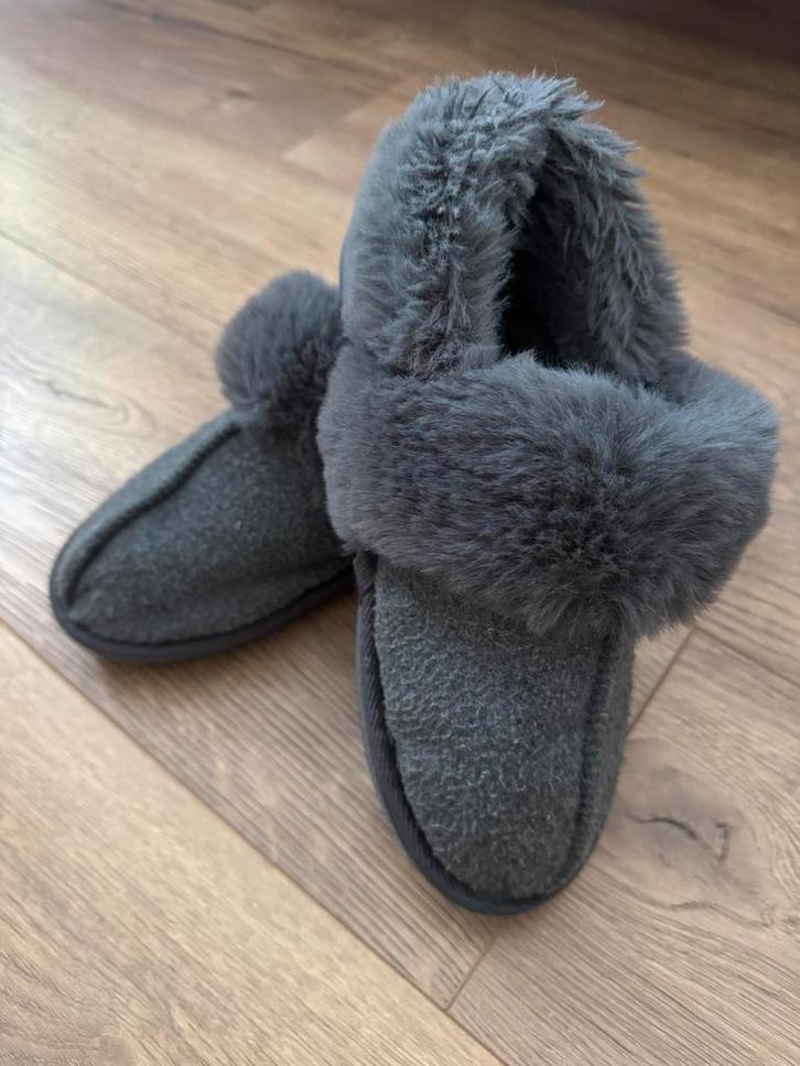 Apollo Pantoffels Maat 39 Grijs, Kleding | Dames, Schoenen, Zo goed als nieuw, Pantoffels of Sloffen, Grijs, Ophalen of Verzenden