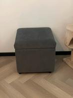 Grijze poef met opbergruimte!, Vierkant, Minder dan 50 cm, Ophalen of Verzenden, Zo goed als nieuw