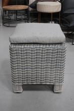 2 vierkante hockers voetenbank poef wicker met kussen grijs, Huis en Inrichting, Banken | Voetenbanken en Poefen, Minder dan 50 cm