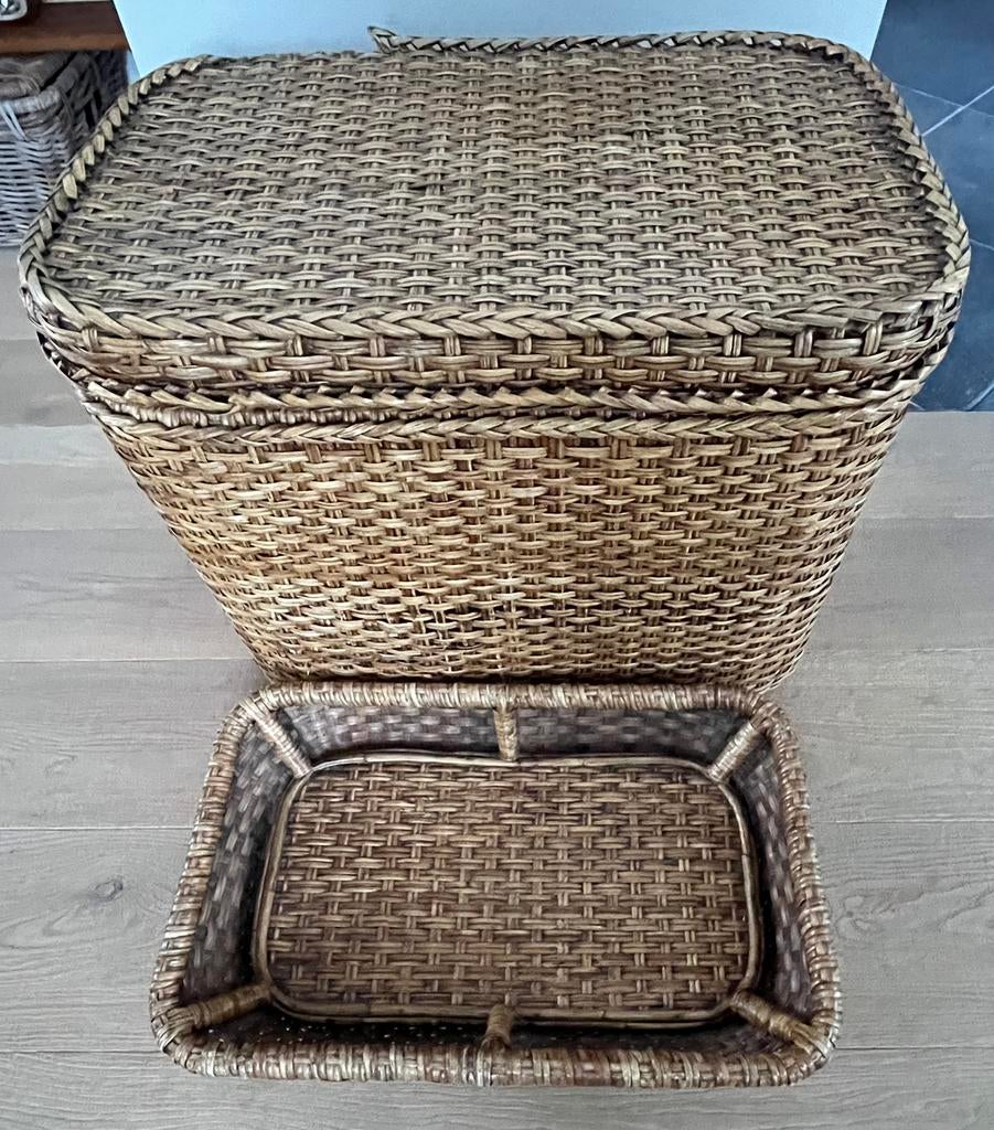 Gevlochten mand met binnen mand en scharnierend deksel, Huis en Inrichting, Woonaccessoires | Schalen en Manden, Gebruikt, Mand
