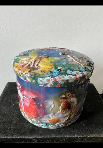 Rond blik met elfjes er op in alle kleuren v d regenboog elf beschikbaar voor biedingen