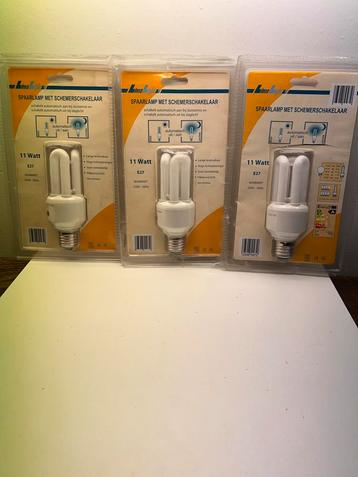 3x Linea Light Spaarlamp met Schemerschakelaar SPLINTERNIEUW beschikbaar voor biedingen