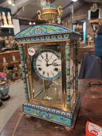 Glas pendule cloisonne 48 cm hoog. €350., Antiek en Kunst, Antiek | Klokken, Ophalen