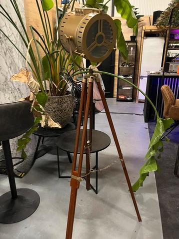 Vloerlamp woonkamer lamp nieuw in doos beschikbaar voor biedingen