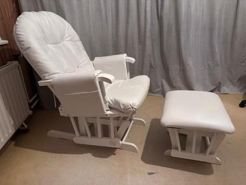 Witte Schommelstoel met Voetenbank beschikbaar voor biedingen