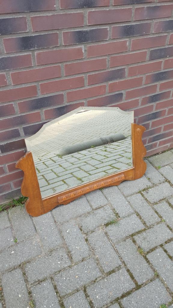 Antieke spiegel in houten lijst, houtsnijwerk. S7, Huis en Inrichting, Woonaccessoires | Spiegels, Gebruikt, Minder dan 50 cm