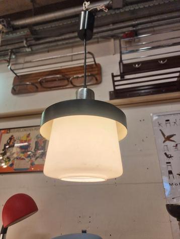 Vintage Hanglamp jaren 60 metaal en melkglas  beschikbaar voor biedingen