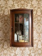 Antiek wandkastje, vitrinekastje met geslepen glas vintage, Antiek en Kunst, Antiek | Meubels | Kasten, Ophalen of Verzenden