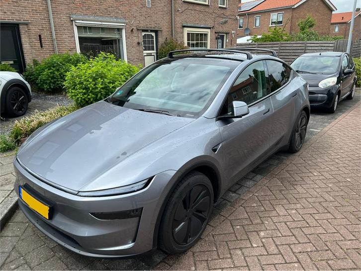 Te huur: originele Tesla dakdragers Model Y, Auto diversen, Dakdragers, Zo goed als nieuw, Ophalen