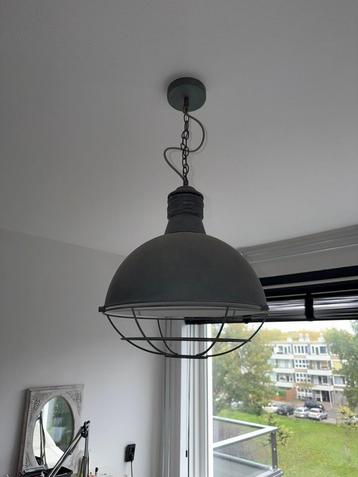 Industriële hanglamp metaal beschikbaar voor biedingen