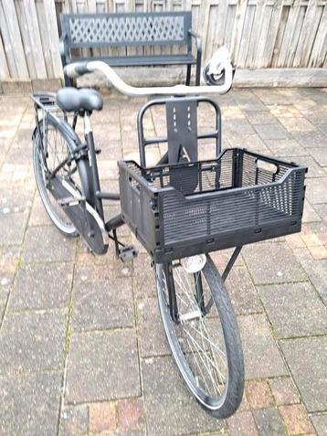 Meisjes fiets 26inch kleuren zwart met kratje en nieuwe spul beschikbaar voor biedingen