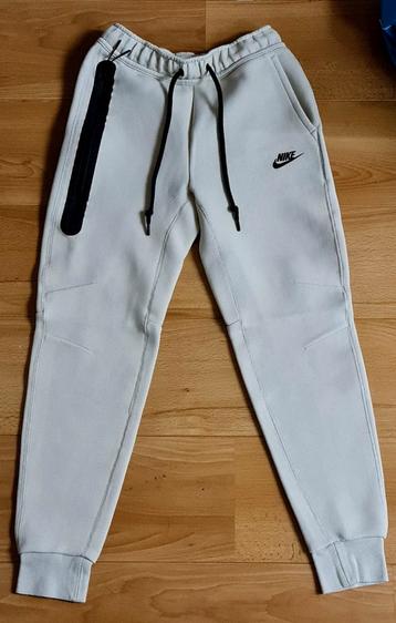 XS Heren Nike Tech broek Coconut 