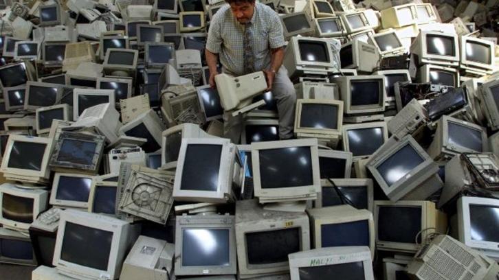 Gezocht! Oude afgedankte computers & onderdelen!, Computers en Software, Desktop Pc's, Niet werkend, Onbekend, Ophalen