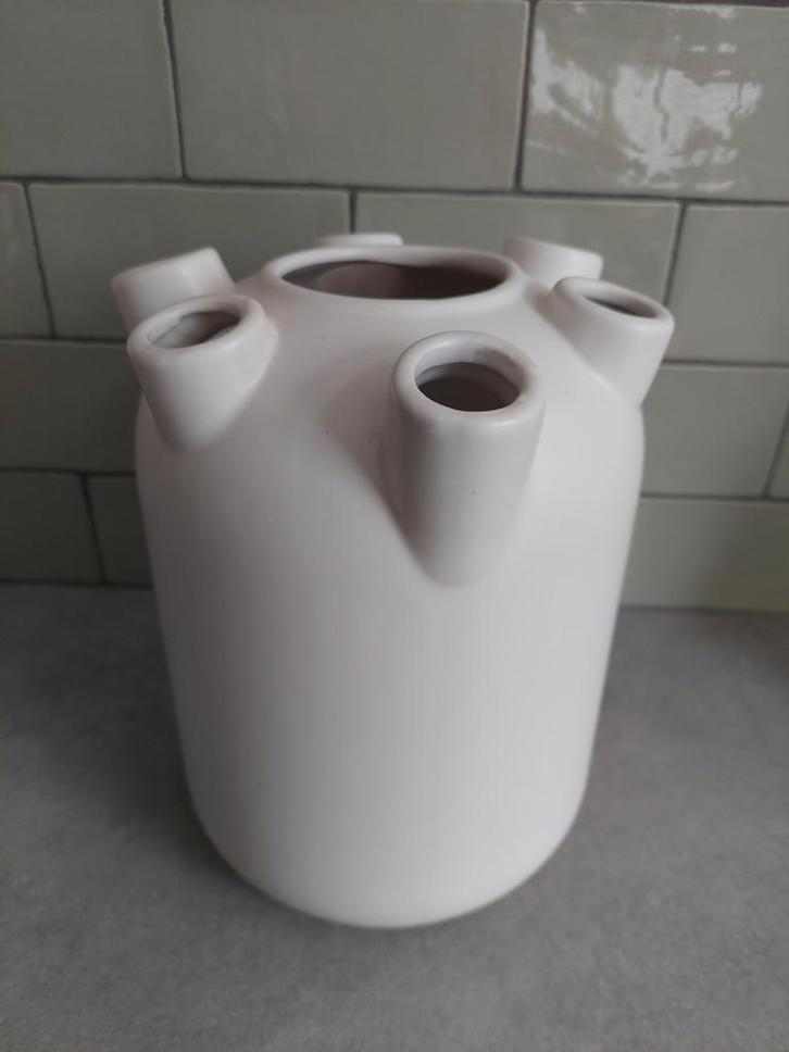 Witte Tulpenvaas Aardewerk, Huis en Inrichting, Woonaccessoires | Vazen, Zo goed als nieuw, Wit, Minder dan 50 cm, Aardewerk of Porselein