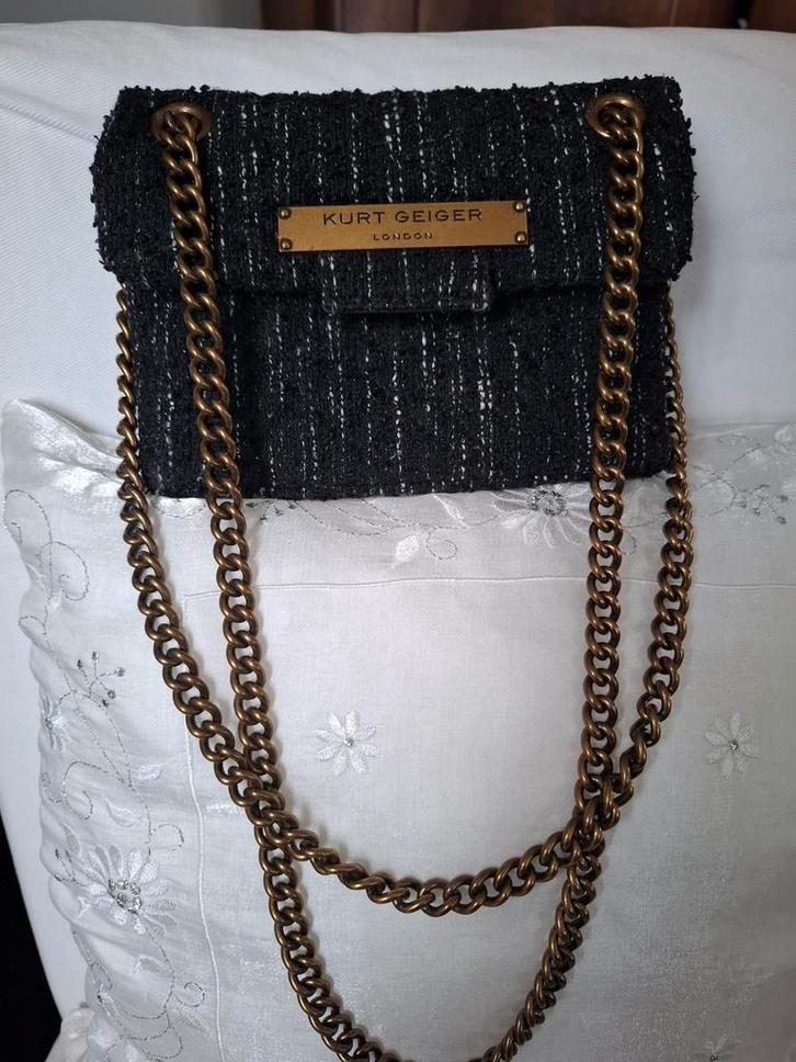 Zwart bouclé Kurt Geiger tasje, minuscuul goud spikkeltje, Sieraden, Tassen en Uiterlijk, Tassen | Damestassen, Nieuw, Schoudertasje