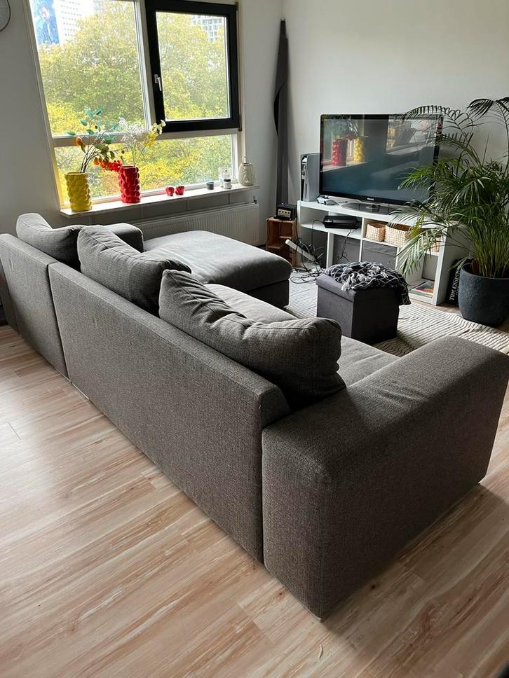 grijze hoekbank, Huis en Inrichting, Banken | Bankstellen, Gebruikt, Hoekbank, Vierpersoons of meer, 300 cm of meer, 75 tot 100 cm