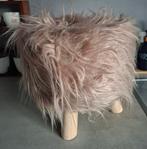 Laag krukje met vachtje, Ophalen of Verzenden, Zo goed als nieuw, Overige materialen