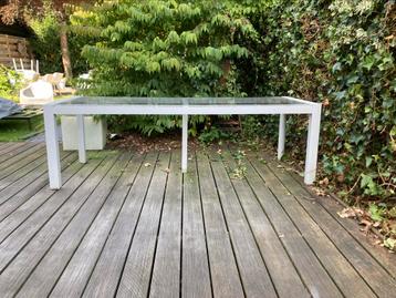 Aluminium tuintafel beschikbaar voor biedingen