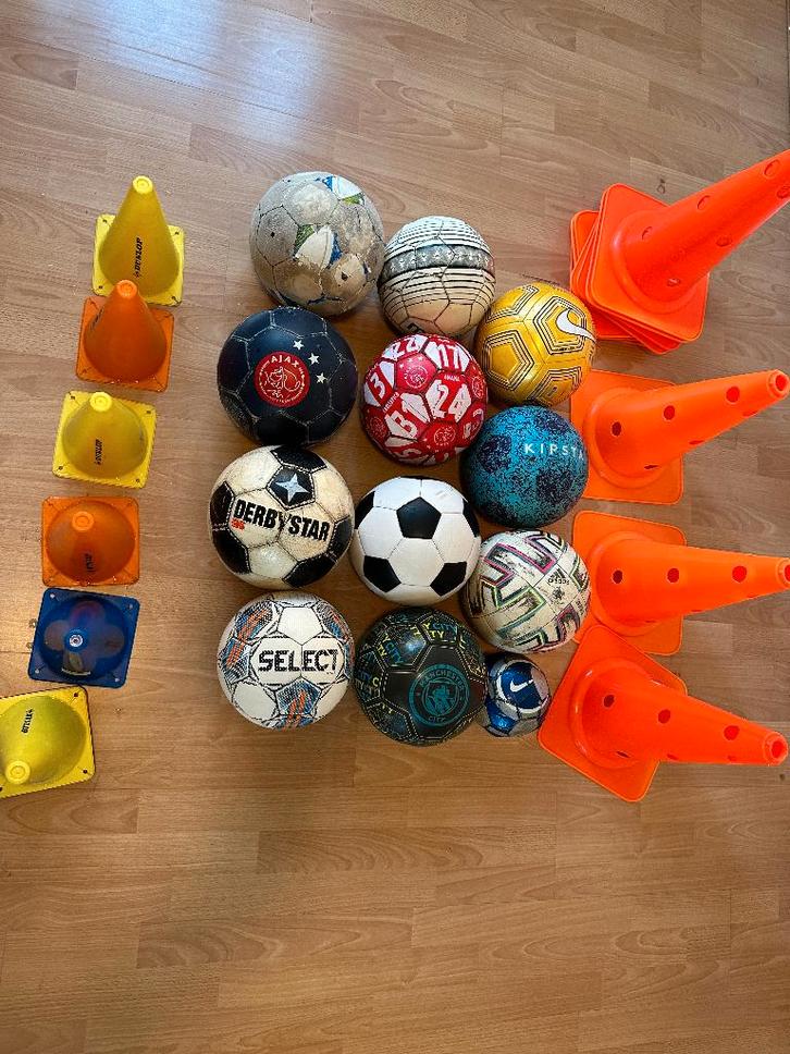 Voetbal trainingsset | Ballen, pionnen, ladder | Compleet, Sport en Fitness, Voetbal, Gebruikt, Bal, Maat XS of kleiner, Ophalen