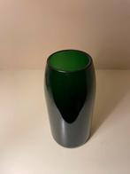 Vintage groene glazen vaas gemaakt van champagnemagnums, Ophalen of Verzenden, Minder dan 50 cm, Groen, Glas
