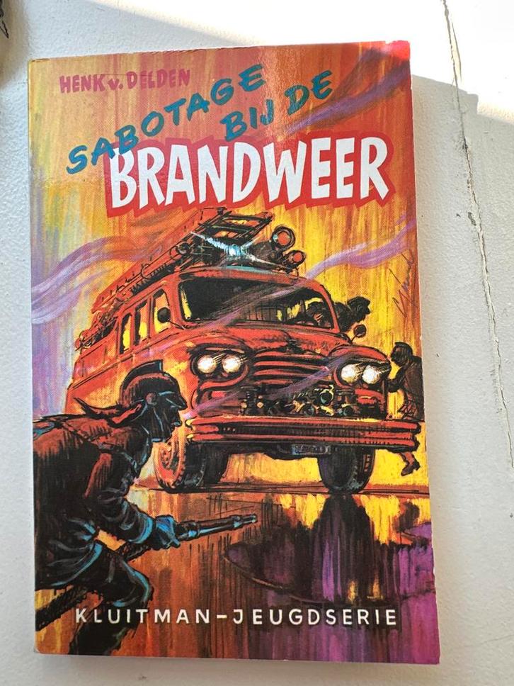 Sabotage bij de Brandweer - Nieuwstaat, Boeken, Kinderboeken | Jeugd | onder 10 jaar, Nieuw, Fictie algemeen, Ophalen of Verzenden