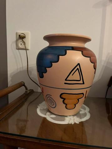 Puntgave vaas. beschikbaar voor biedingen