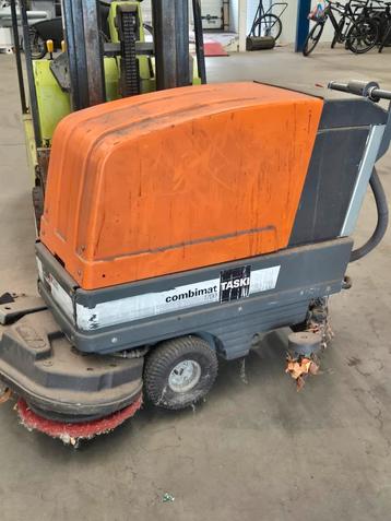 Taski Combimat 1700 Schrobzuigmachine beschikbaar voor biedingen