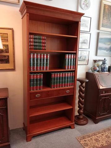 Heldense Exclusief Boekenkast Taxus Nieuwstaat  beschikbaar voor biedingen