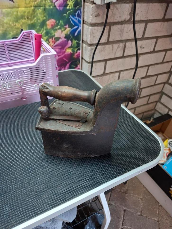 Antiek Strijkijzer Kolen, Antiek en Kunst, Antiek | Gereedschap en Instrumenten, Ophalen of Verzenden