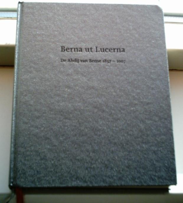 Berna ut Lucerna / de Abdij van Berne(ISBN 9789076242910)., Boeken, Geschiedenis | Stad en Regio, Zo goed als nieuw, Ophalen of Verzenden