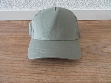 Groene pet maat 98/104 H&M beschikbaar voor biedingen