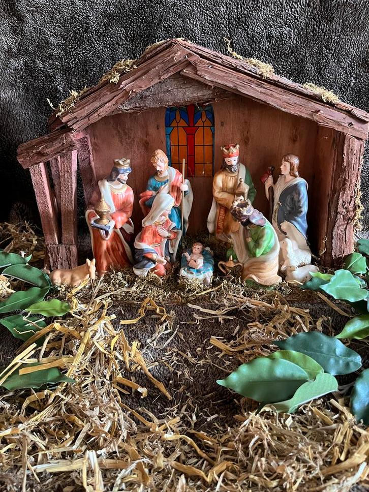 Kerststal met figuren, Antiek en Kunst, Antiek | Religie, Ophalen of Verzenden