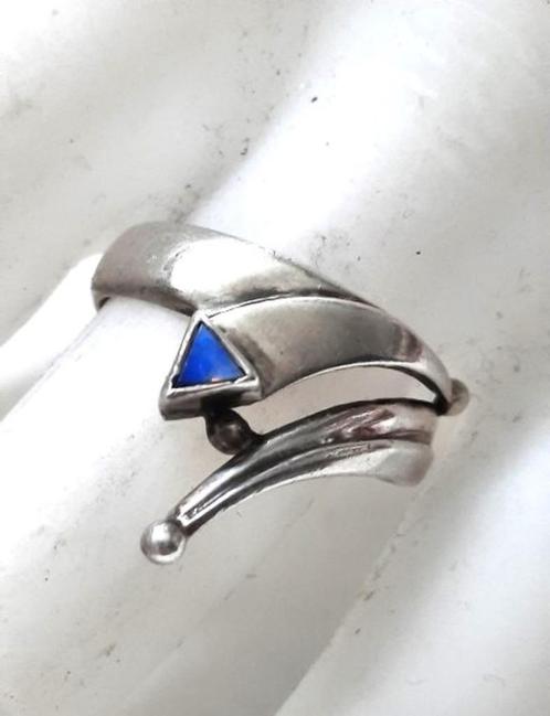 Prachtige zilveren ring met lapis lazuli driehoekje 925, Sieraden, Tassen en Uiterlijk, Ringen, Zo goed als nieuw, Dame, 17 tot 18