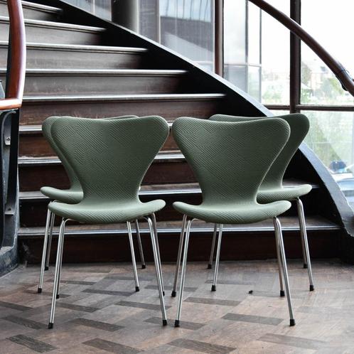 Set van 4 Fritz Hansen vlinderstoelen, Huis en Inrichting, Stoelen, Zo goed als nieuw, Vier, Metaal, Stof, Overige kleuren, Ophalen of Verzenden