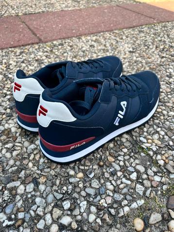 Navy blauwe Fila sneakers mt. 42 beschikbaar voor biedingen
