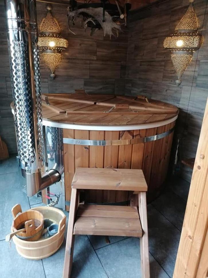 Hot Tub met deksel houtgestookt, Tuin en Terras, Bubbelbaden en Hottubs, Zo goed als nieuw, Vast, Trap, Ophalen