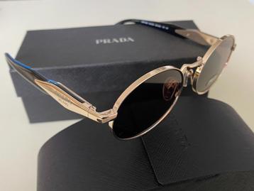 Prada zonnebril voor vrouwen beschikbaar voor biedingen