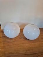Twee glazen lampenkappen 20 cm, Huis en Inrichting, Lampen | Lampenkappen, Ophalen, Gebruikt, Wit, Rond